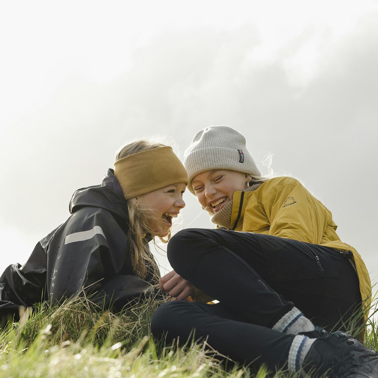 Stúlkur úti í náttúru