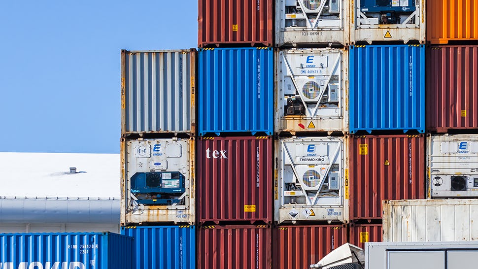 Sendibifreið og gámar