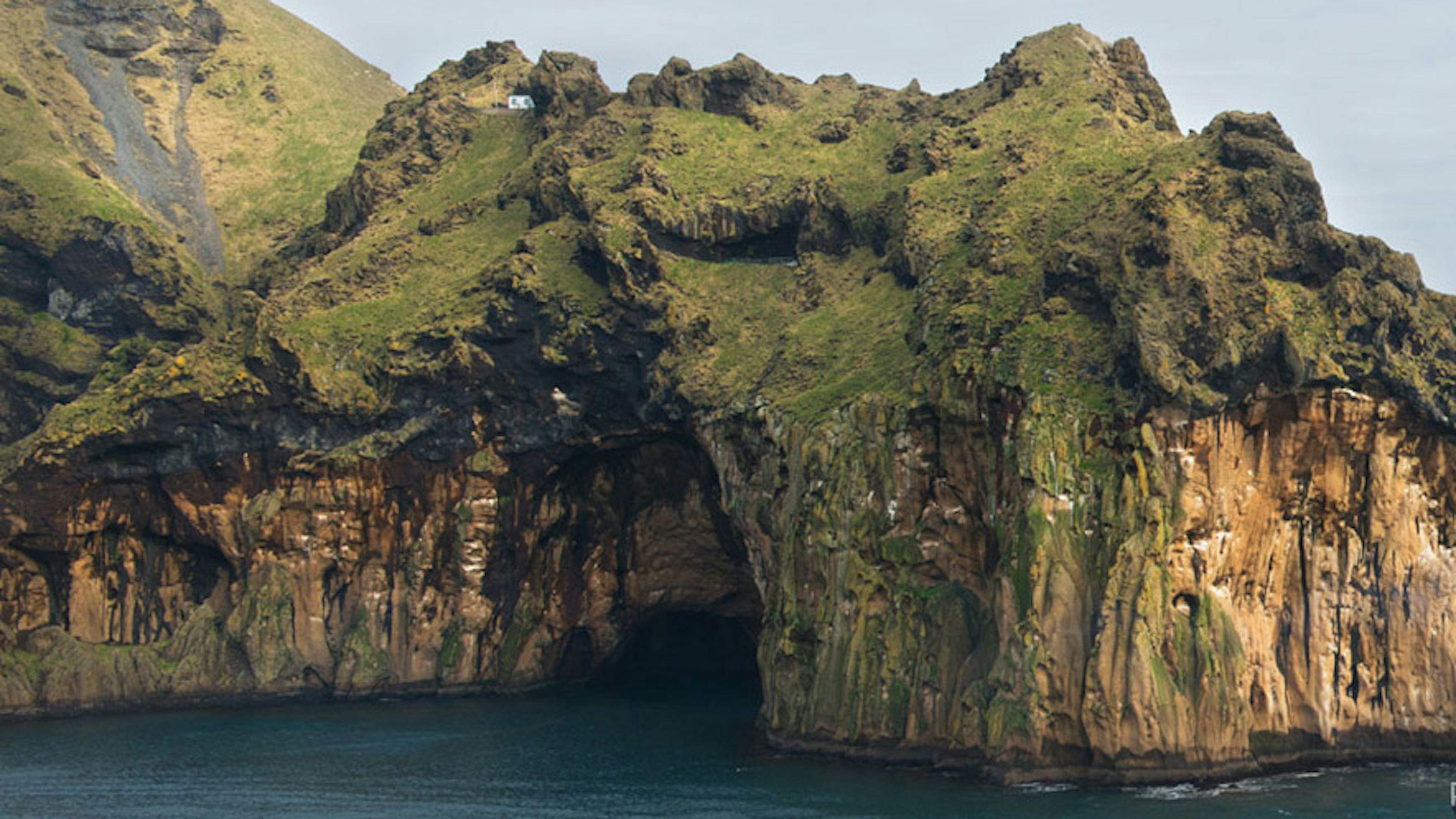 Flutningaskip við Vestmannaeyjar