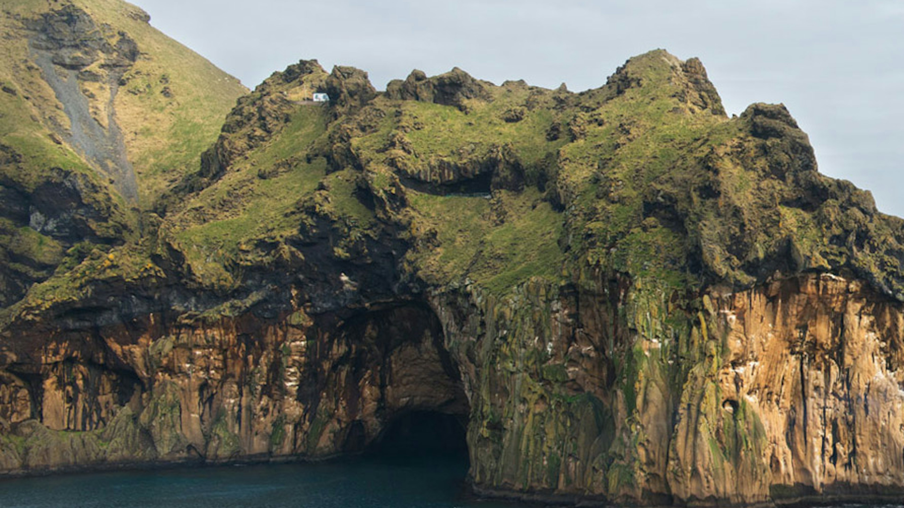Flutningaskip við Vestmannaeyjar