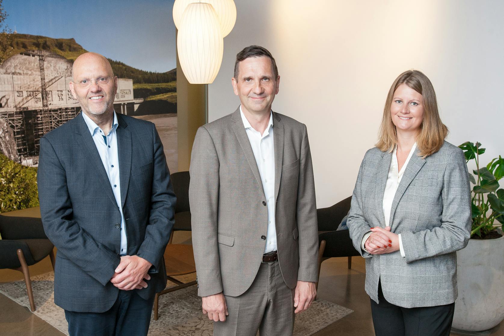 From left: Helgi Helgason, Managing Director of Verne Global hf., Hörður Arnarson, CEO of Landsvirkjun and Tinna Traustadóttir, Excecutive VP of Sales and Services, Landsvirkjun.