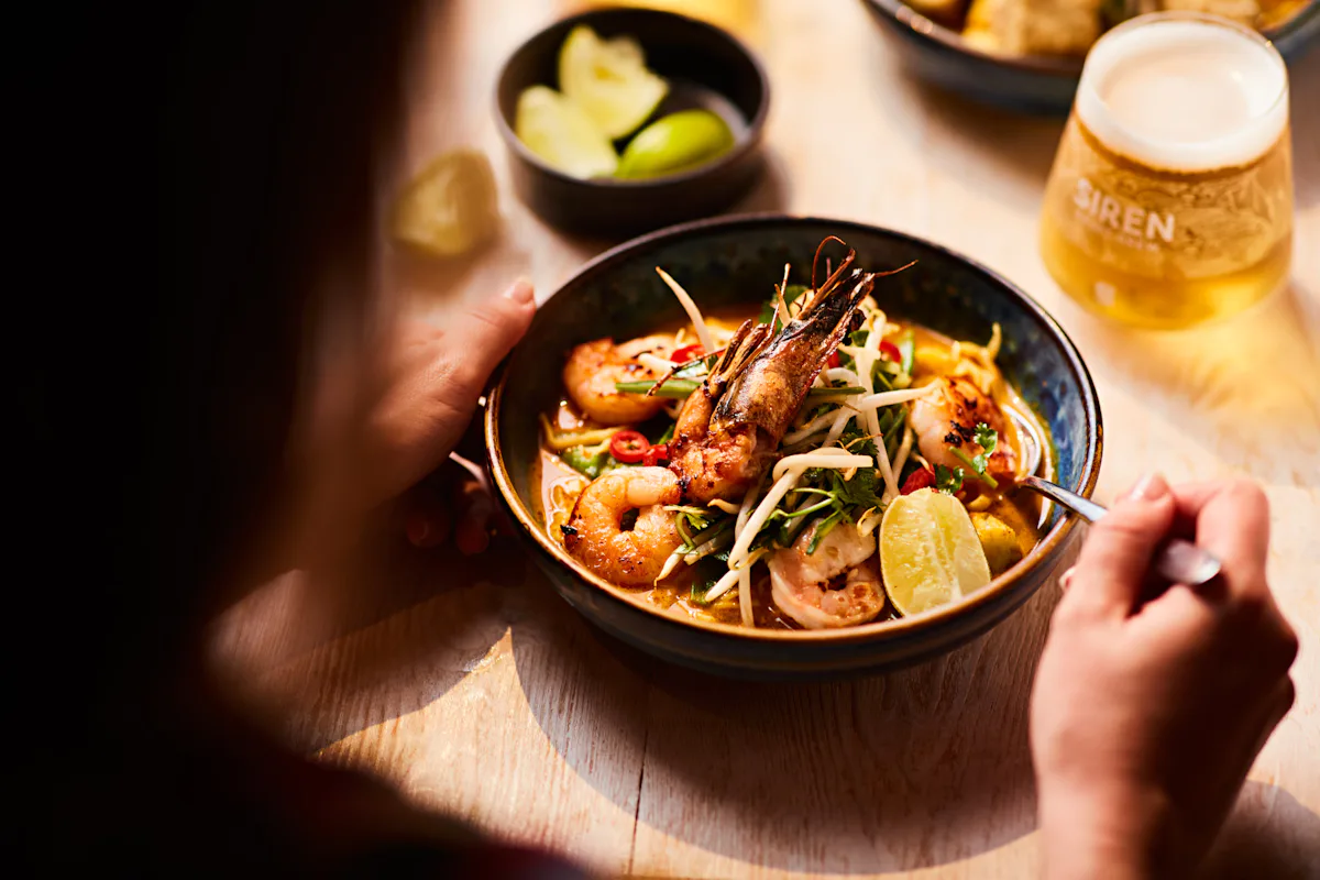 Coconut Curry Laksa with Grilled Prawns with a pint of Siren