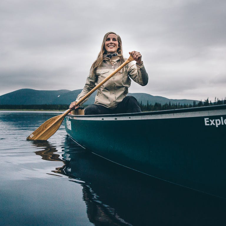 Actividades acuáticas en Laponia: piragüismo, catamarán, flotar en trajes de supervivencia