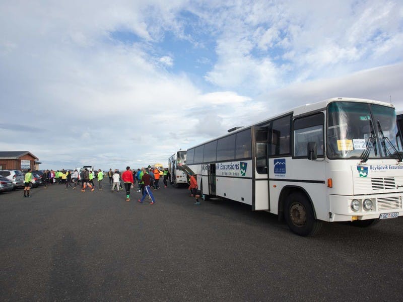 Reykjavik Excursions rútur að flytja Laugavegshlaupara