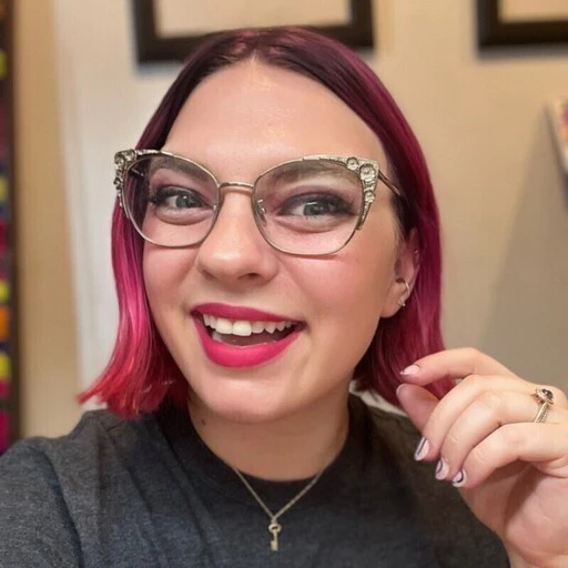 Erin Staples headshot