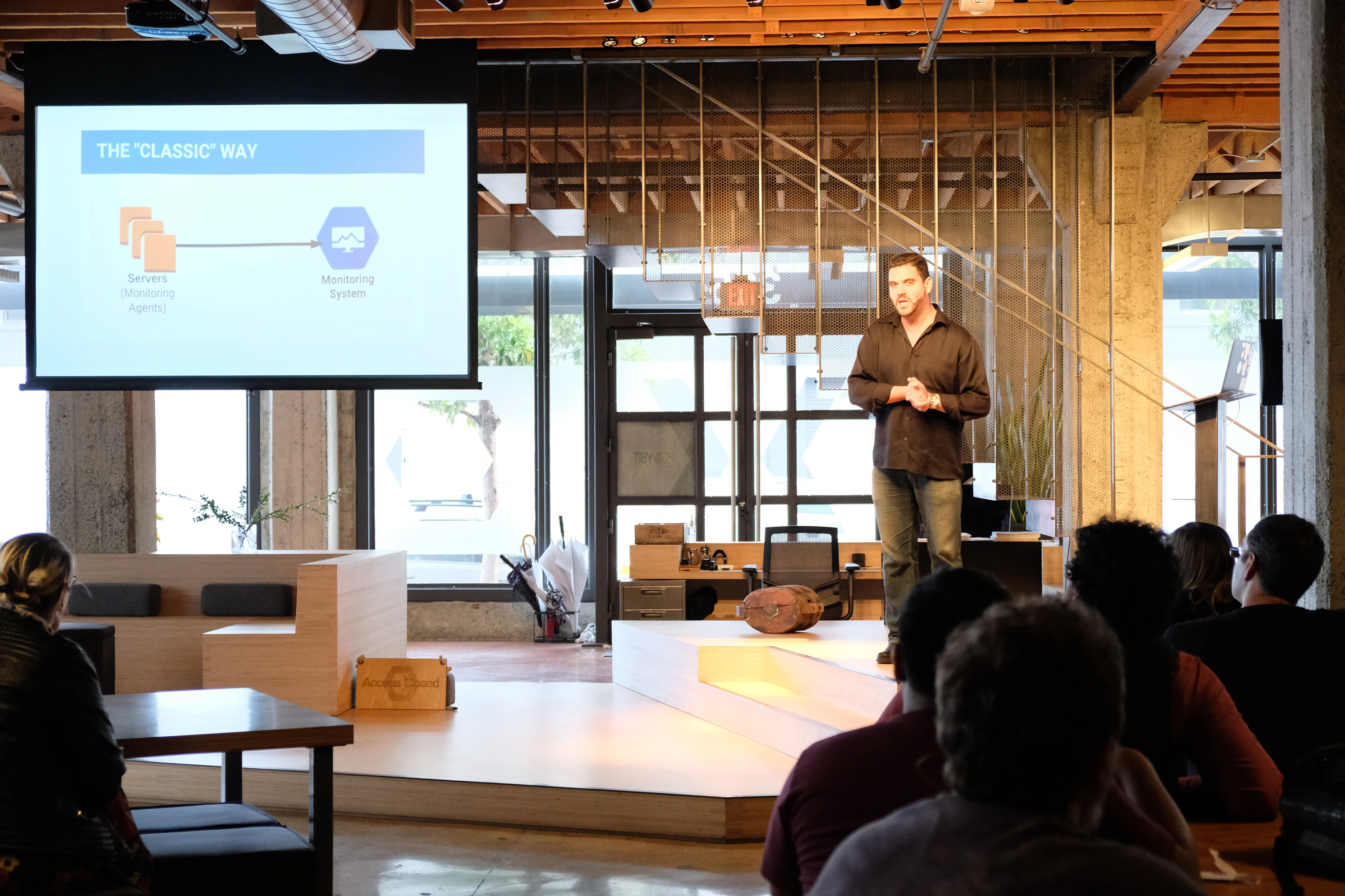 The Benefits of Using “Monitoring Gateways" Architecture for Large-Scale IT Environments