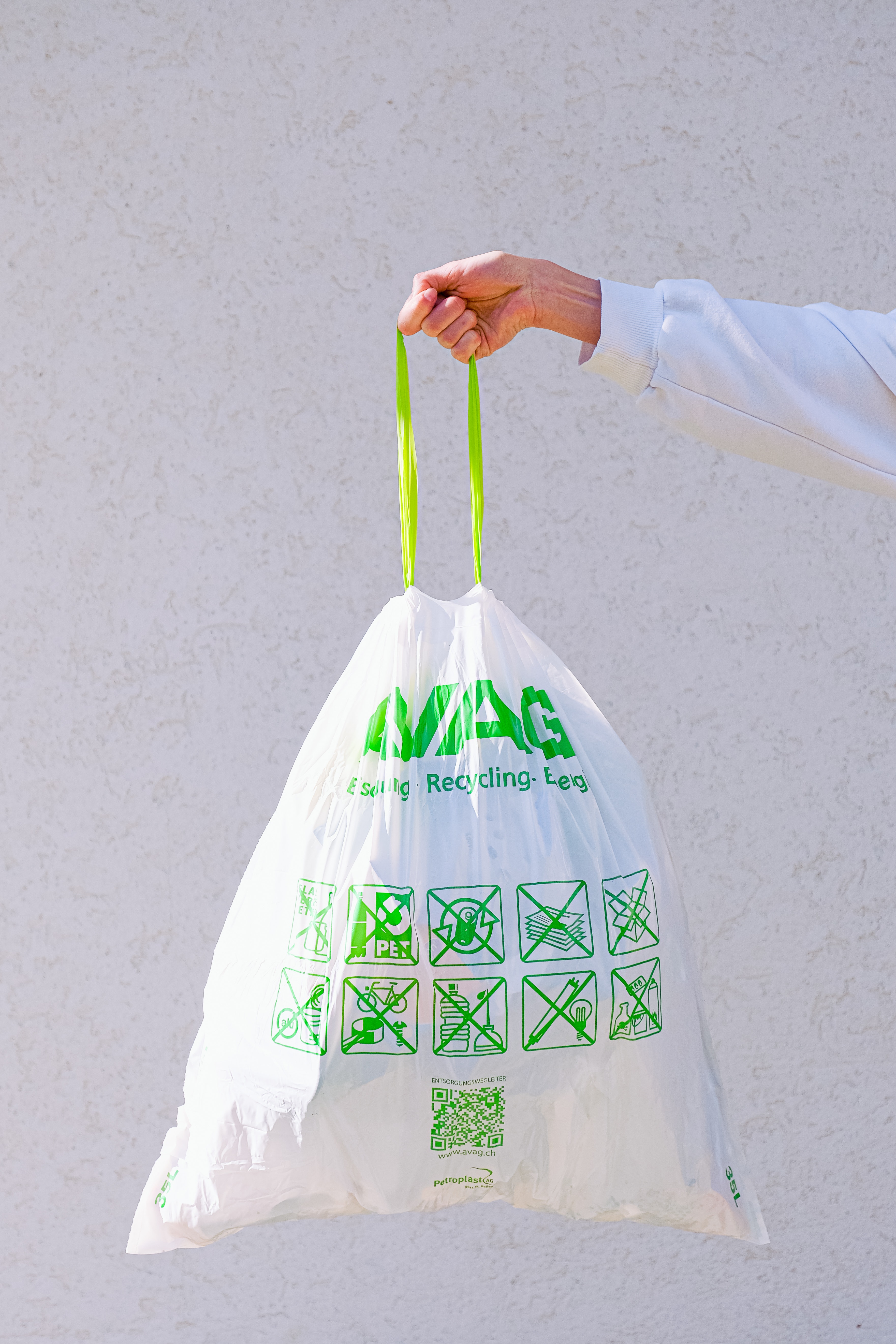 Person holding a recycling bag