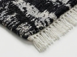 A close up shot of Lavor Ombra rug