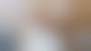 Plastique : ce qui change aujourd'hui et demain - Deux personnes ramassant des bouteilles en plastique dans un champs
