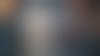 Femme se refraichissant devant son frigo