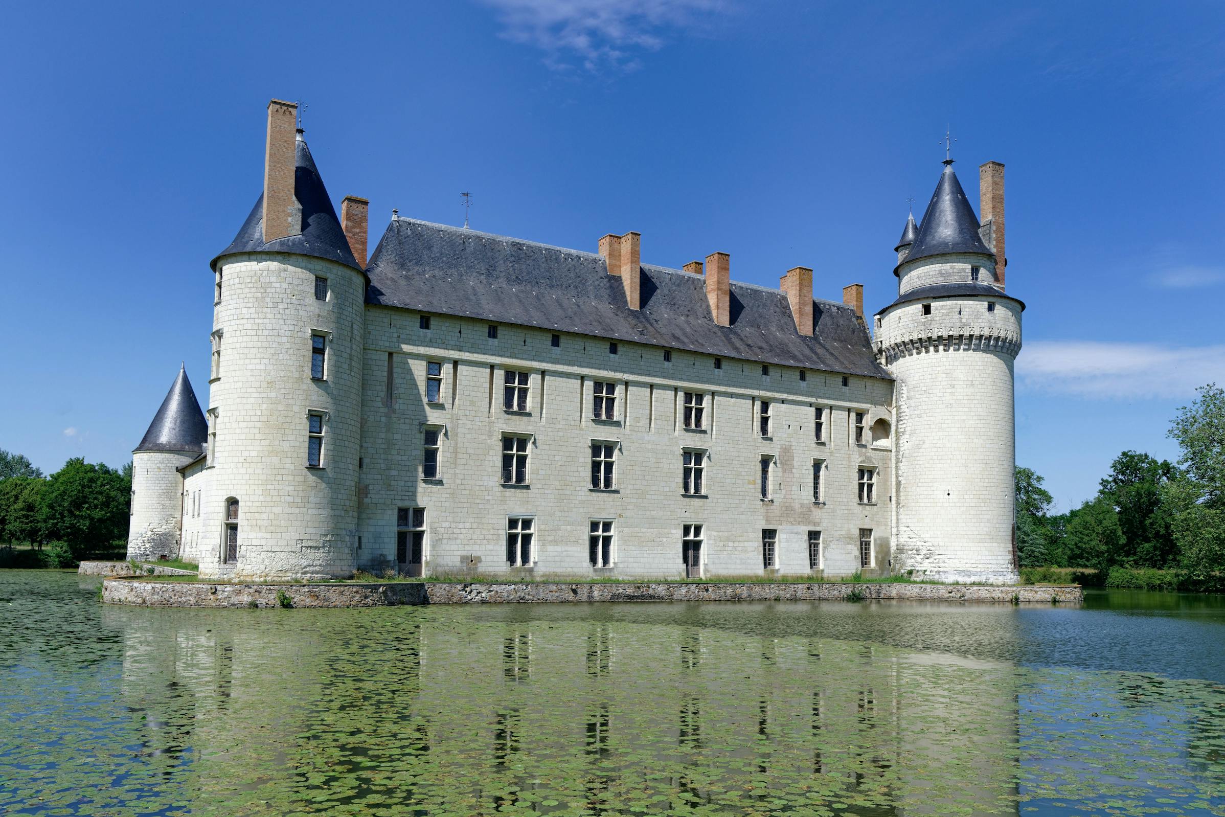 Le Château de Plessis Bourré qui a servi de décor à Peau d’Ane de Jacques Demy, mais aussi à Fanfan la Tulipe de Gérard Krawszyck et La Princesse de Montpensier de Bertrand Tavernier