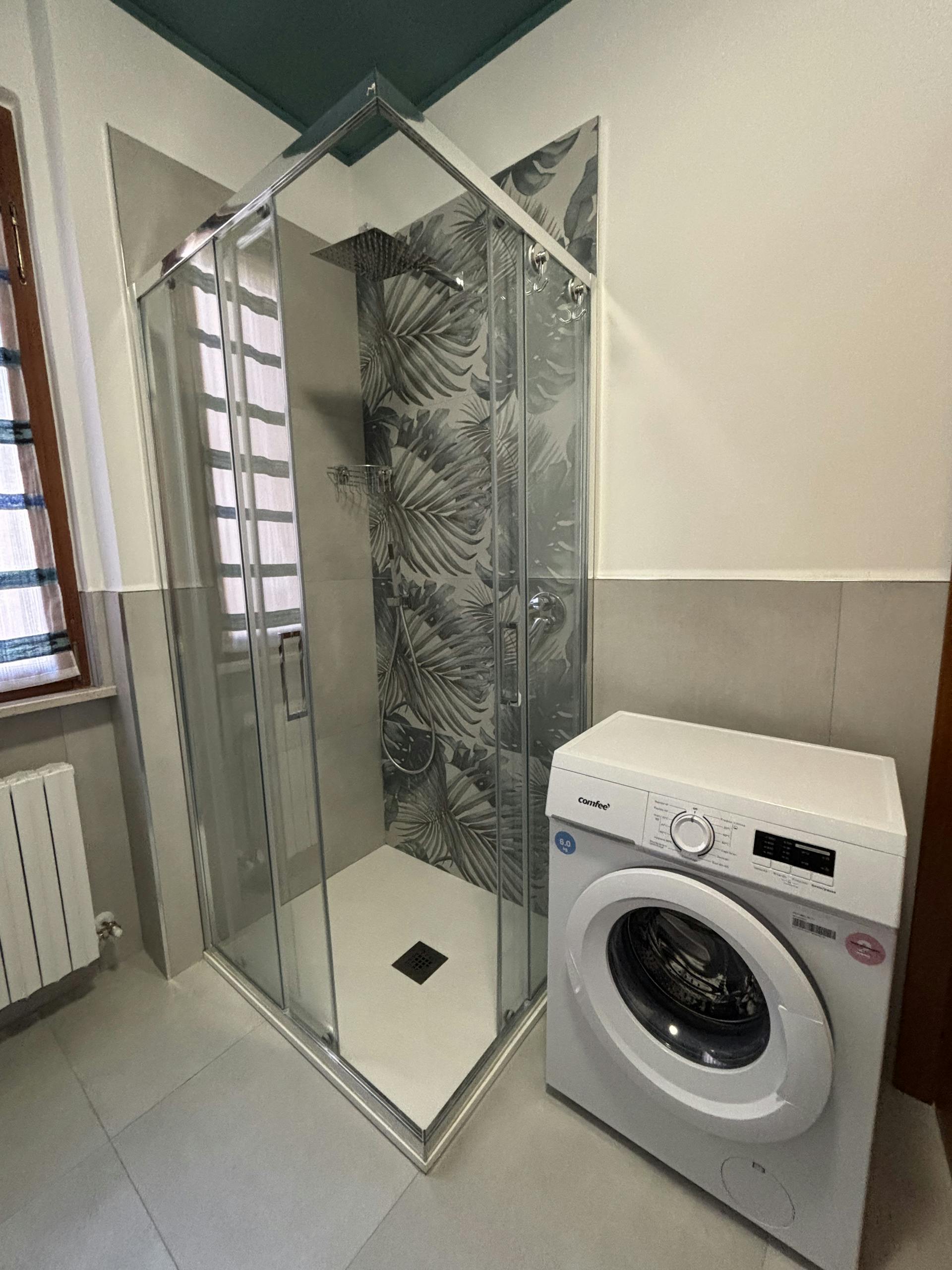 Nel bagno è presente una lavatrice