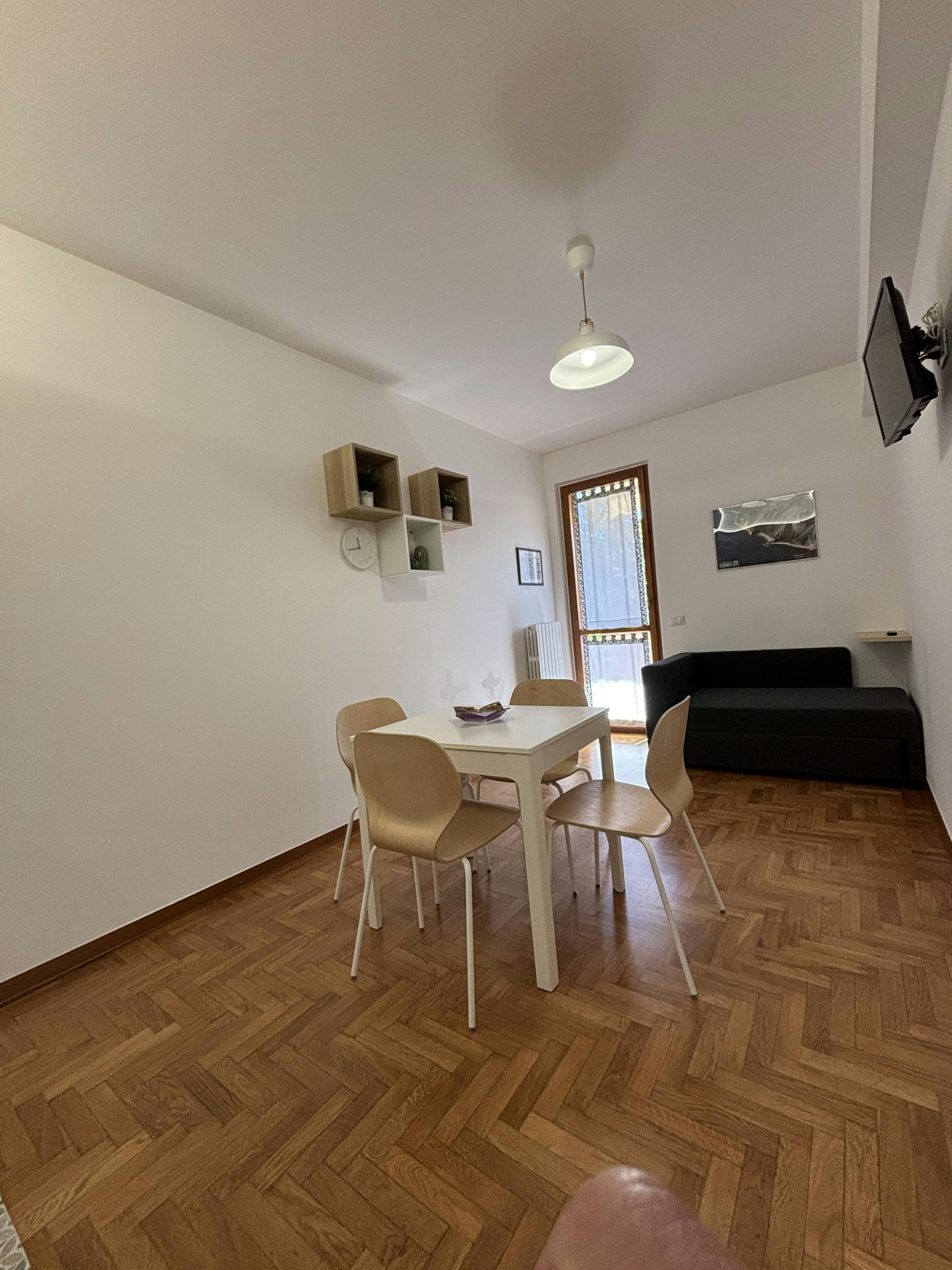 Nel soggiorno si trova anche un divano letto singolo