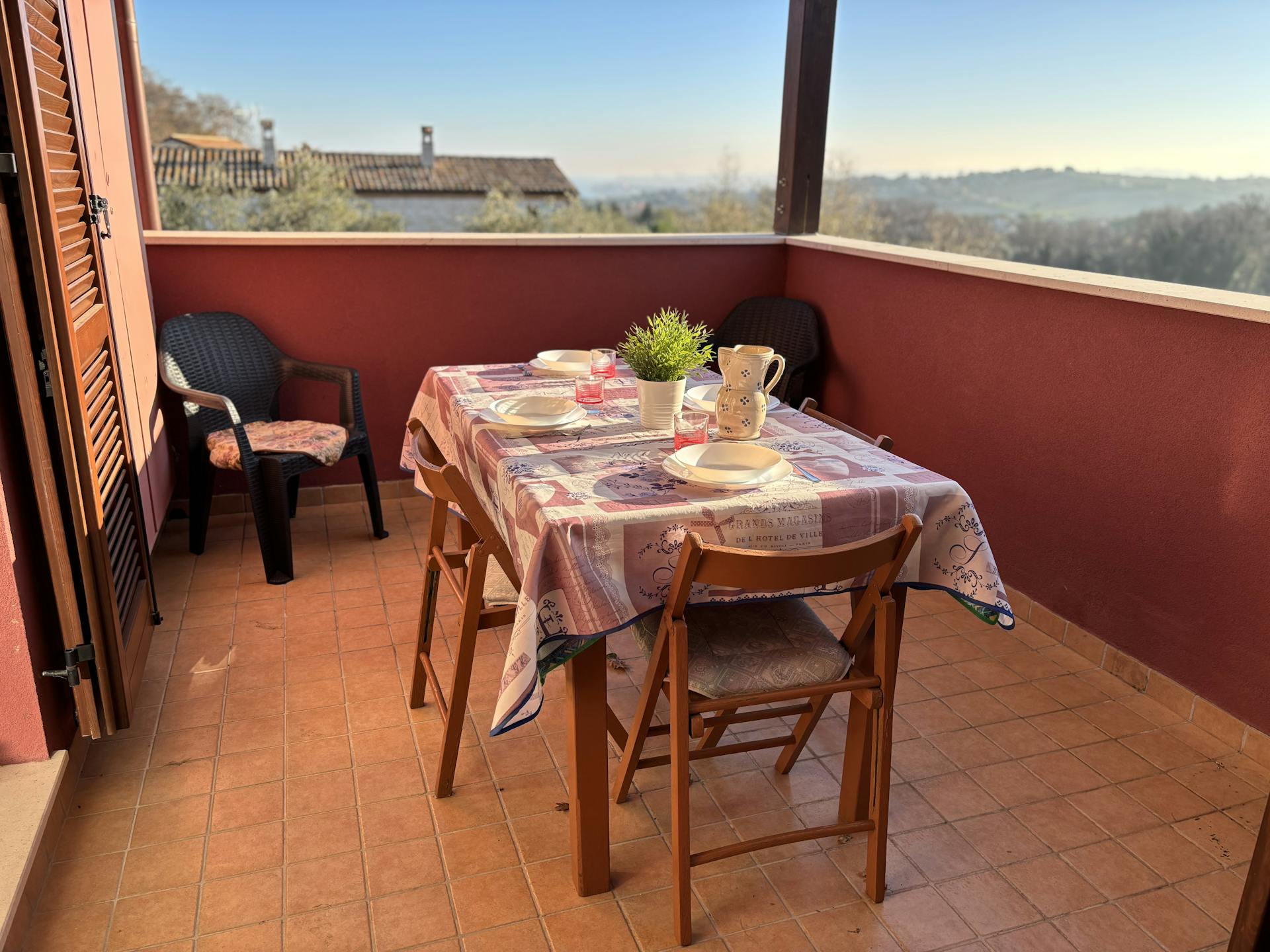 Dettaglio sul tavolo esterno