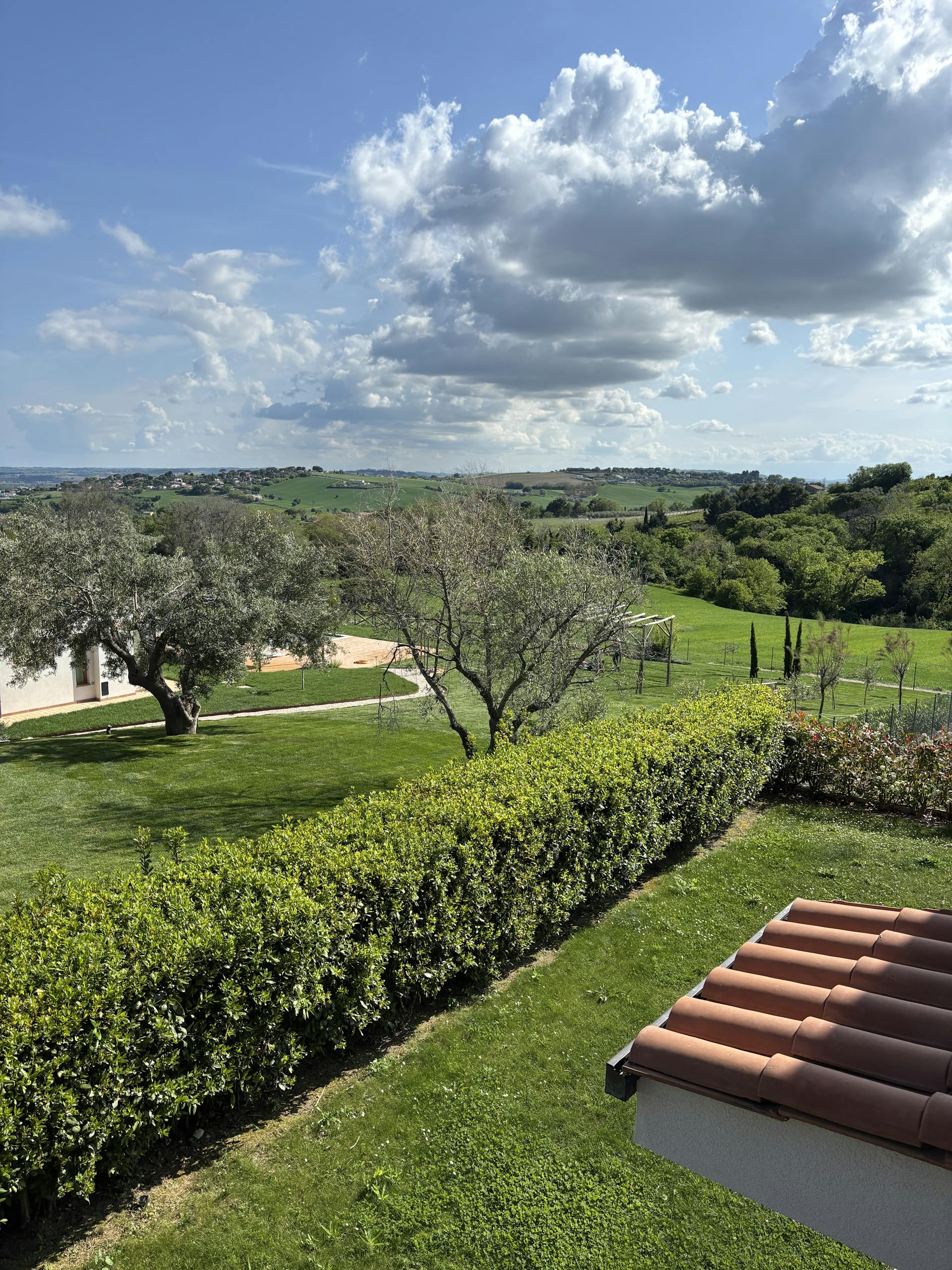 Dalla camera da letto si può ammirare una vista sul Parco del Conero
