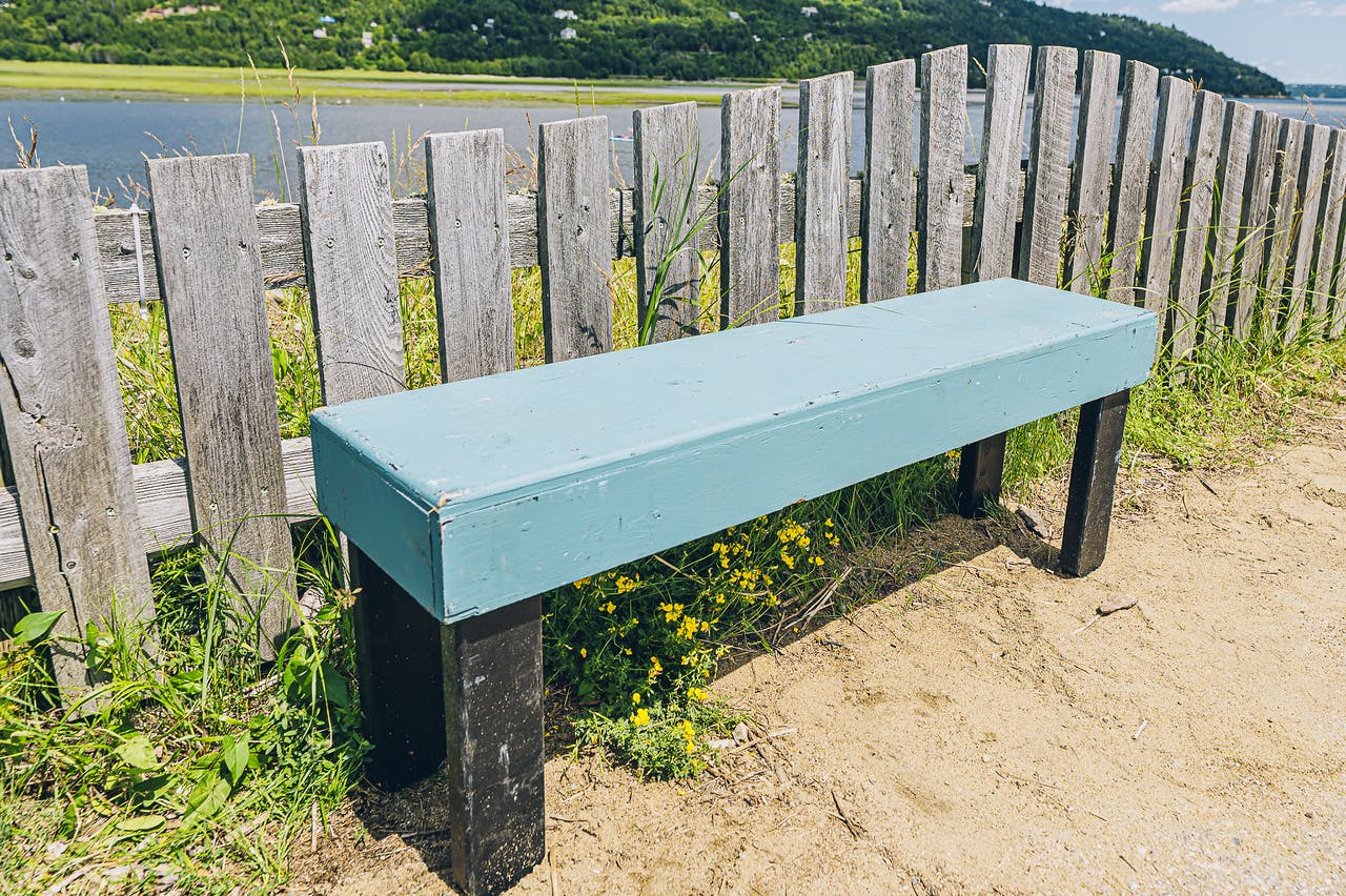 BANC BLEU À PATTES NOIRES