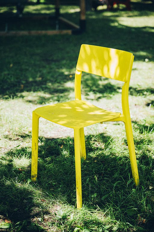 CHAISE JAUNE