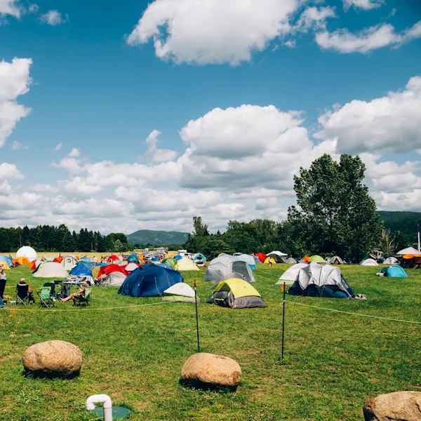 Village SAIL à Maison Mère (tente et van)