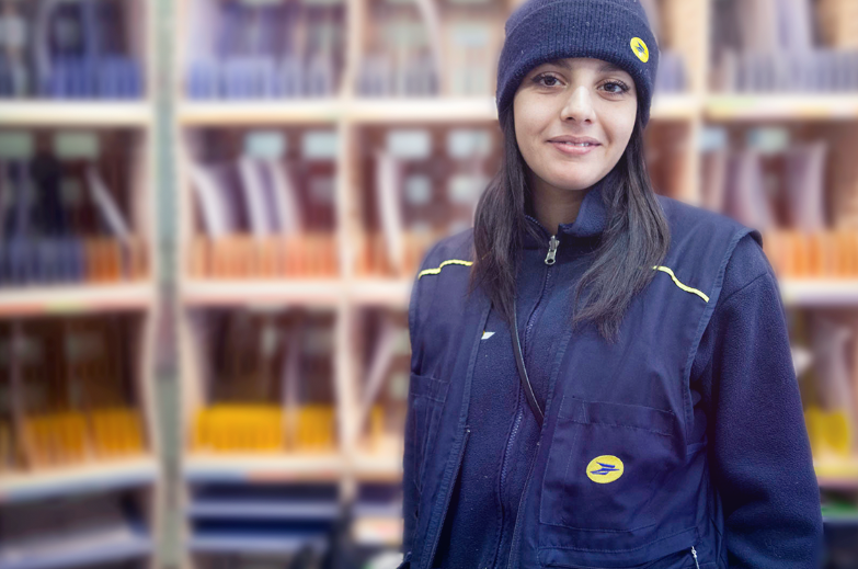 a women working for La Poste Groupe