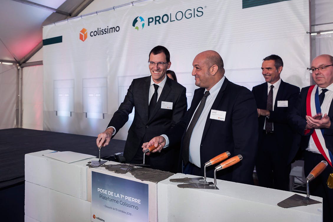 Xavier Mallet, directeur général Colis à la Branche Services Courrier-Colis, Mohamed Chenkir, directeur opérationnel territorial Colis Hauts de France, François Rispe, directeur général Europe du Sud Prologis, et Jean-Michel Dupont, maire de Douvrin.