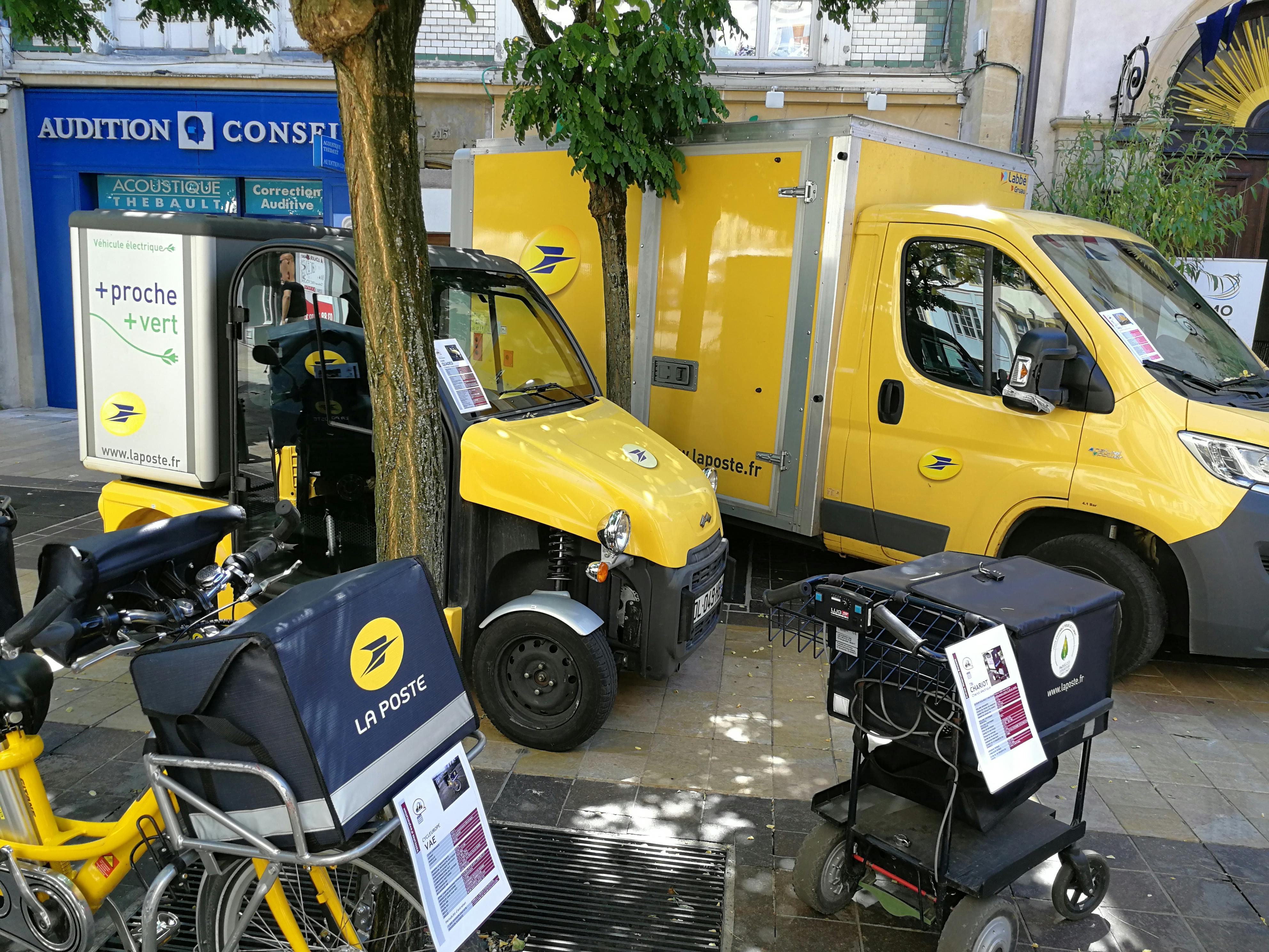 La Poste’s fleet of carbon-neutral electric vehicles