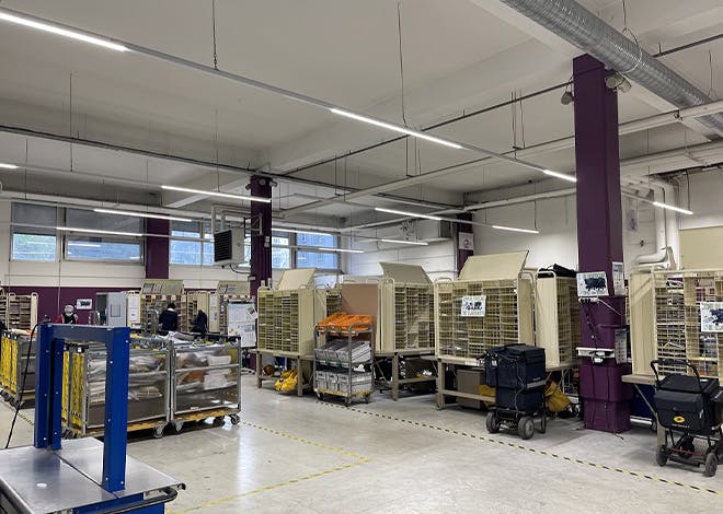 Suite au relamping, travaux de remplacement des luminaires, effectué sur l’établissement de Paris 14, les gains en CO₂ sont estimés à 4 tonnes sur une année.