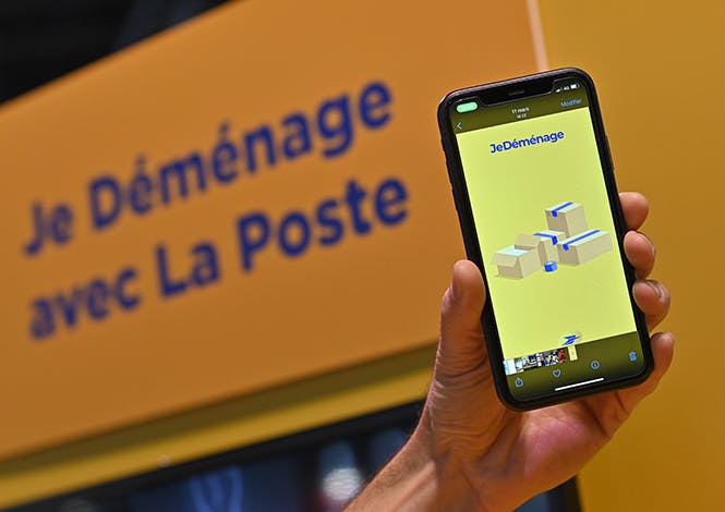 Ecran d'un smartphone avec l'application " Je déménage avec La Poste"
