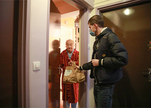 La Poste propose la livraison de médicaments à domicile en 2h