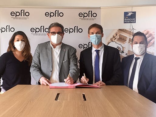 Audrey Grenard, Responsable administrative et financière et Jean-Marc Deschodt, Directeur de l’EPFLO et Aurélien Baudoux, Directeur Secteur Public Local Nord Est et Romain Tourniquet Chargé d’Affaires de La Banque Postale.