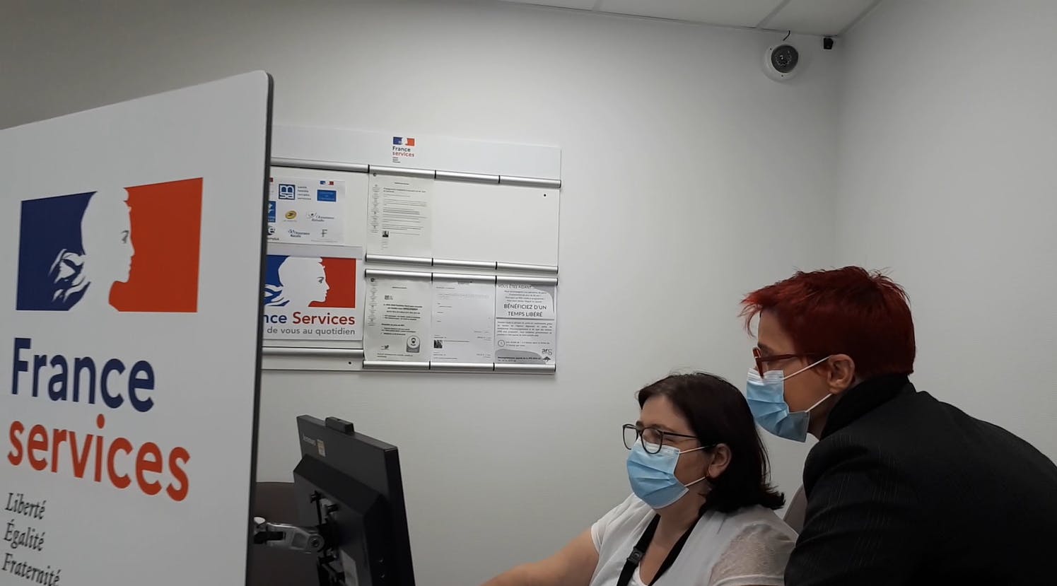 Les citoyens accèdent aux services des partenaires via un espace numérique mis à disposition par La Poste