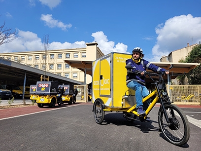 To meet the challenges of sustainable cities and reduce air pollution at local level,  the group La Poste is innovating.