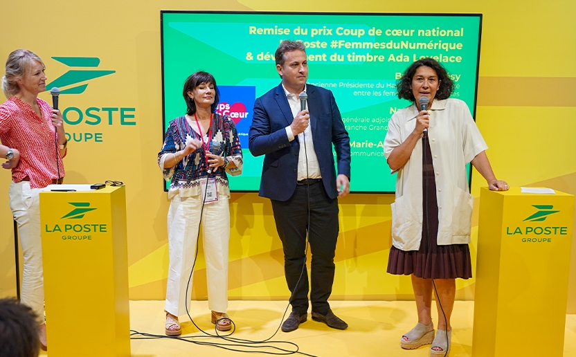 Photo de Nathalie Collin sur le stand La Poste à VivaTech