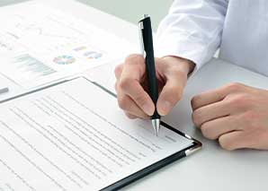 Signature d'un accord social « La Poste engagée avec les postiers »