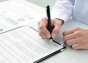 Signature d'un accord social « La Poste engagée avec les postiers »