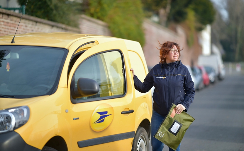 La Poste committed with its postal workers