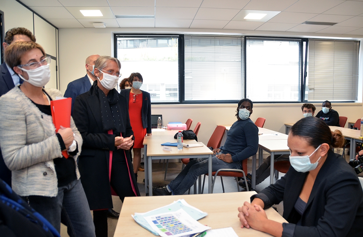 Au cours de la visite de la ministre du Travail, les bénéficiaires de la formation ont pu témoigner de leurs expériences.