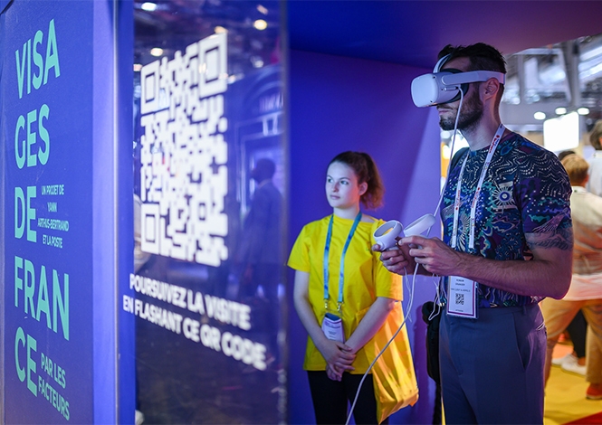 Photo du stand La Poste à Vivatech avec une expérience de réalité augmentée