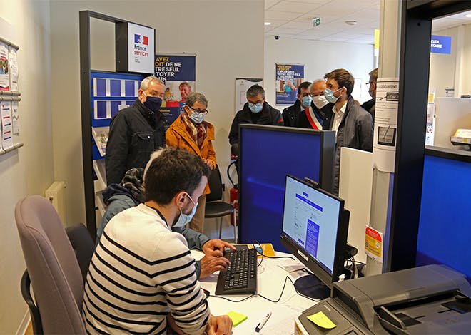 Pour réaliser des démarches administratives en ligne, un îlot numérique composé d’une connexion Internet, un scanner, une imprimante et un ordinateur sont à la disposition des habitants de Benêt
