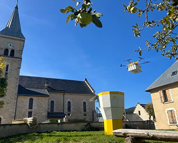 Le groupe La Poste ouvre sa 3e ligne de livraison de colis par drone en ...