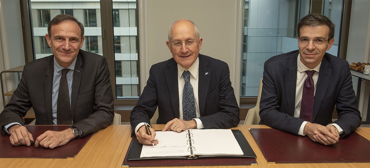 Olivier Sichel (Directeur général adjoint de la Caisse des dépôts), Philippe Wahl (Président directeur général du Groupe La Poste), Charles Sarrazin (Directeur de participations services et finance à l'Agence des participations de l'État) lors de la signature officielle du 04 mars 2020 - Projet Mandarine