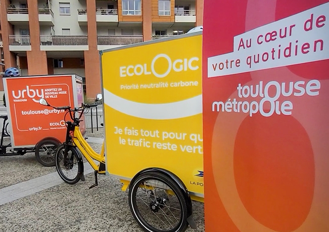 La Poste travaille en concertation avec les équipes des métropoles de Toulouse et Montpellier à la mise en place de conventions de logistique du dernier kilomètre durable à faibles émissions.