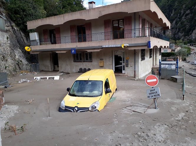 Tempête Alex : les postiers mobilisés auprès des sinistrés