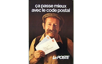 Affiche : « Ça passe mieux avec le code postal (AF-173) © Musée de La Poste - La Poste, 2022