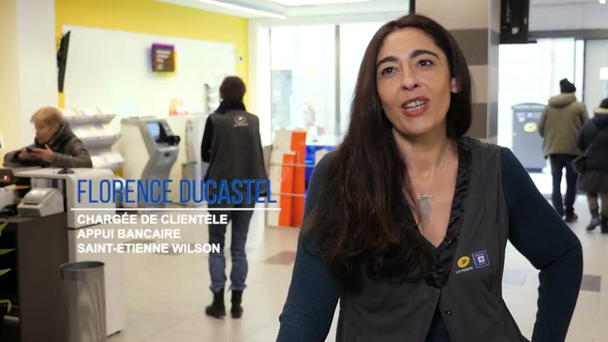 Florence Ducastel, Chargée de clientèle appui bancaire au bureau de Saint Etienne Wilson, agit quotidiennement pour l’inclusion numérique.