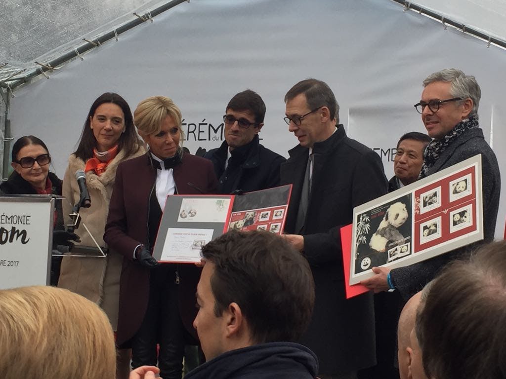Unveiling of the stamp showing Yuan Meng by Brigitte Macron.