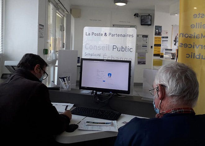 Au cours de ces journées portes ouvertes, Nathalie Cafier, chargée de clientèle au bureau de poste de Lisieux, est intervenue dans les 2 MSAP du secteur, Saint-Martin-de-la-Lieue et Moyaux, pour promouvoir les services