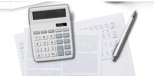 calculatrice, documents et stylo