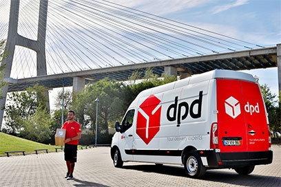 Geopost un camion de la marque DPD