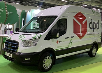 La Ford E-Transit de DPD au stand de l'entreprise de l'éco-exposition au Fully Charged Live 2022.