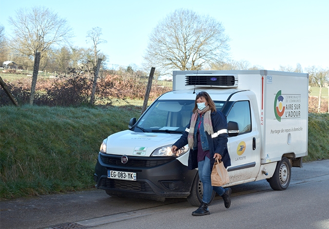 La Poste assure le portage de repas pour le CIAS de la communauté de communes d’Aire-sur-l’Adour dans les Landes